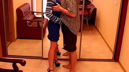 Красивая пара занимается сексом перед походом в театр