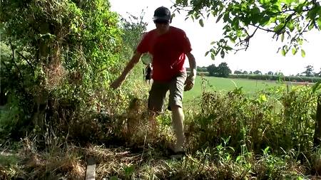 Три пацана устроили с сельской девчонкой секс на улице