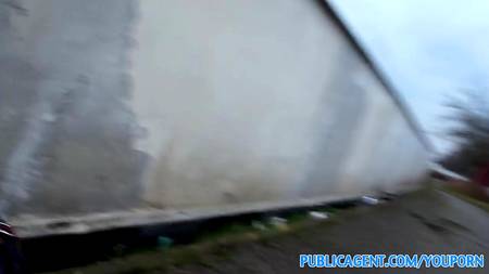 Красотка оттрахана за гаражом