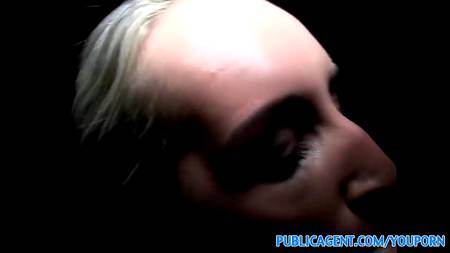 Блондинка подверглась пикапу, но это ей понравилось