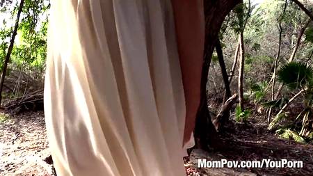 Арабская красавица высасывает камшот в завершении страстной ебли