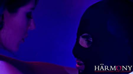 Трахнул в три дырки страстную девушку