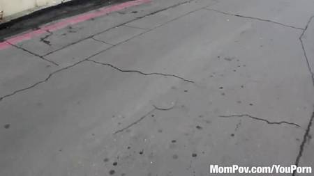 Толстушка осчастливила чувака приятным сиськотрахом и глубоким минетом