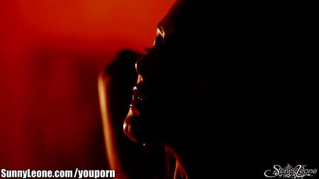 Испанка с большой грудью подарила себе замечательный онанизм