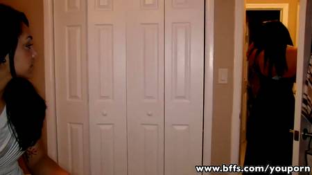 Молоденькая девчонка отдалась в лимузине у друзей на глазах