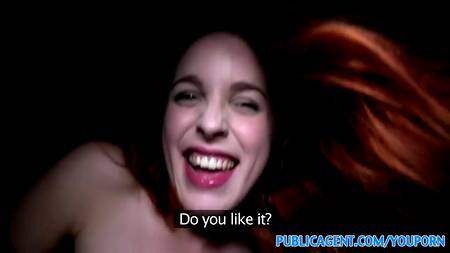 Рыжая путана готова спать с кем угодно