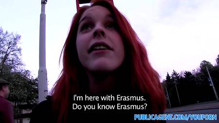 Рыжая путана готова спать с кем угодно