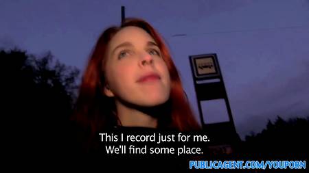 Рыжая путана готова спать с кем угодно