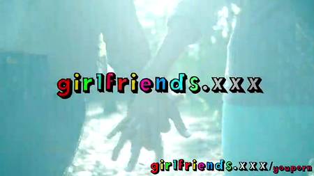 Лесбиянка умеет соблазнять девочек