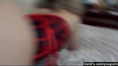 Парень пришел в гости к своей новой девушке