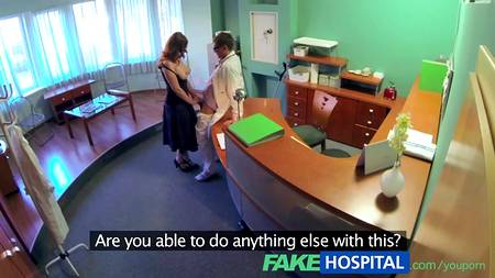 Белокурый врач трахает подружку своей милой секретарши