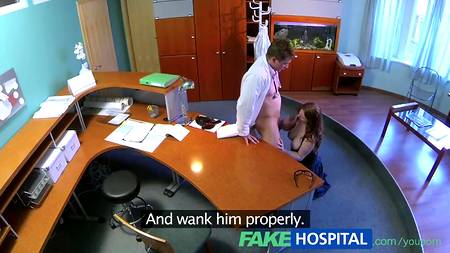 Белокурый врач трахает подружку своей милой секретарши