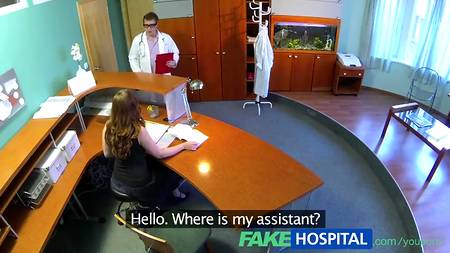 Белокурый врач трахает подружку своей милой секретарши