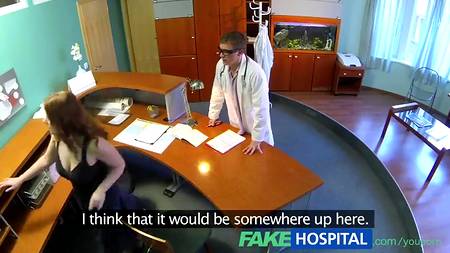 Белокурый врач трахает подружку своей милой секретарши