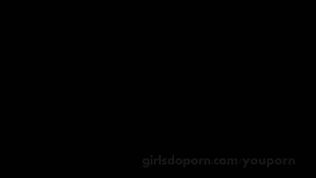 Загорелая спортсменка подарила стройному любовнику глубокий отсос