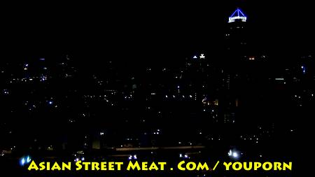 Обалденная азиатка отдалась перед камерой