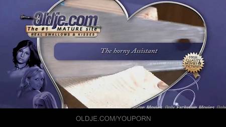 Юная шлюшка отдалась зрелому мужчине на хате