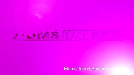 Несколько пикантных уроков от мамочки
