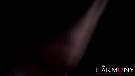 Мужики разрывают членами все дырки симпатичной брюнетке