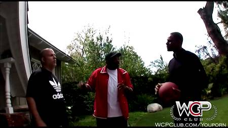 Мускулистый негр потрахал блондинку в очко и пострелял спермой