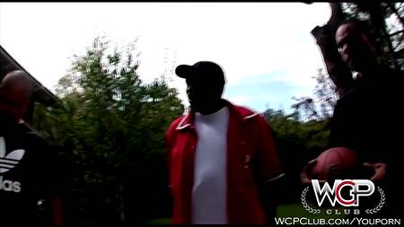 Мускулистый негр потрахал блондинку в очко и пострелял спермой