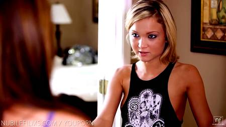 Шаловливые лесбиянки знают с чего начать день