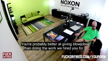 Милая девушка провинилась на работе и отдалась боссу