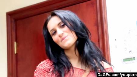 Девчонка исполняет на кастинге