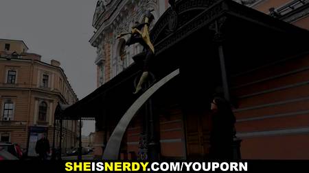 Кобель с огромным членом залил лицо студентки спермой