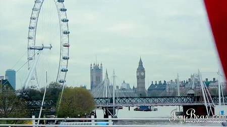 На ботана вешаются девушки