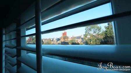 На ботана вешаются девушки