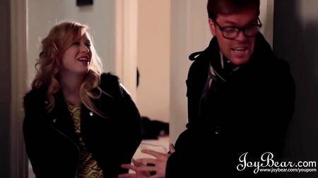 На ботана вешаются девушки