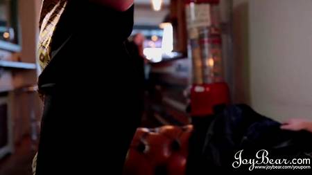 На ботана вешаются девушки