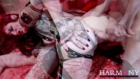 Рыжая сучка получила оргазм ощутив два члена в своих дырках