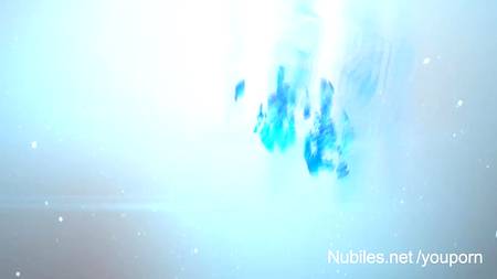 Волосатый парень любит соблазнять горячих блондиночек