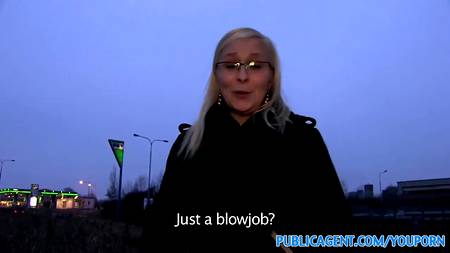 Блондинка дает на заброшенной стройплощадке