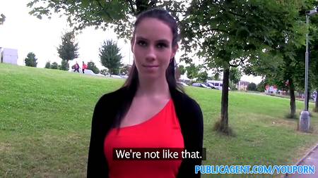 Доверчивая сисястая красавица