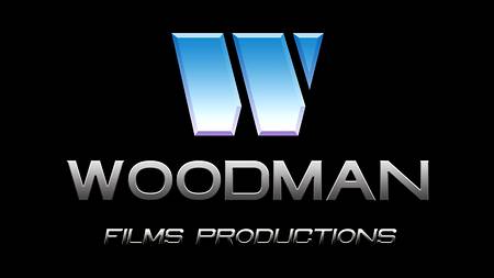 Трое мужчин трахают во все щели симпатичную худенькую брюнетку