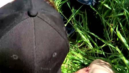 Бойфренд трахает на улице сексапильную подругу с классными сиськами