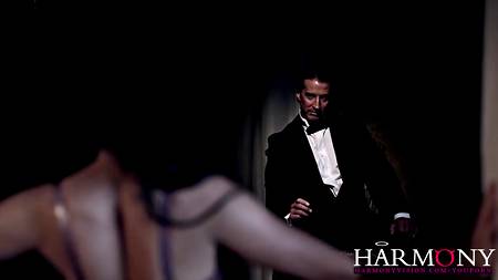 Красивый секс с обворожительной брюнеткой