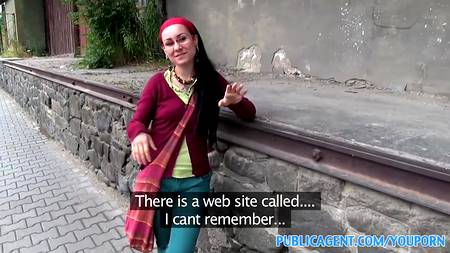 Пикапер привел брюнетку на стройку и отимел ее в щелки