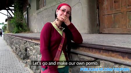 Пикапер привел брюнетку на стройку и отимел ее в щелки