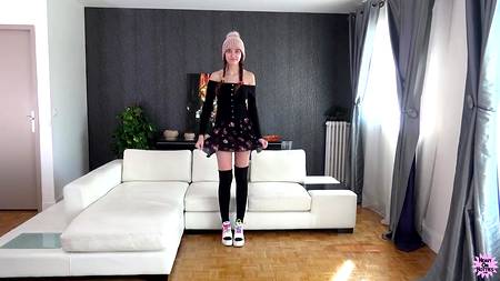 Молодая девка воплощает интимные фантазии пошлого толстяка