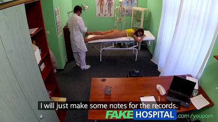 Доктор попользовался пациенткой