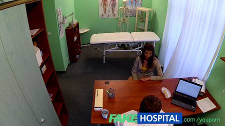 Доктор попользовался пациенткой