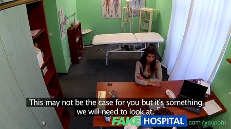 Доктор попользовался пациенткой