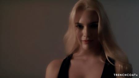 Жестко отодрал няшную блонду и накормил порцией спермы