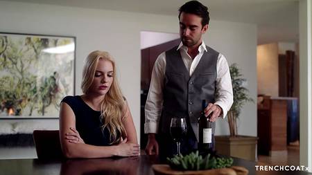 Жестко отодрал няшную блонду и накормил порцией спермы