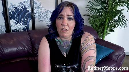 Толстая нимфа лижет мужику анус ради вкусного камшота в рот