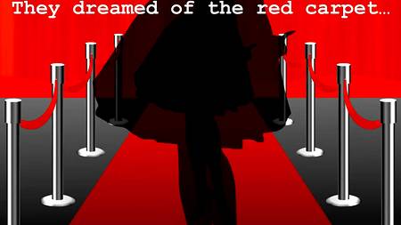 Худосочная девушка встала рачком перед активным мужчиной